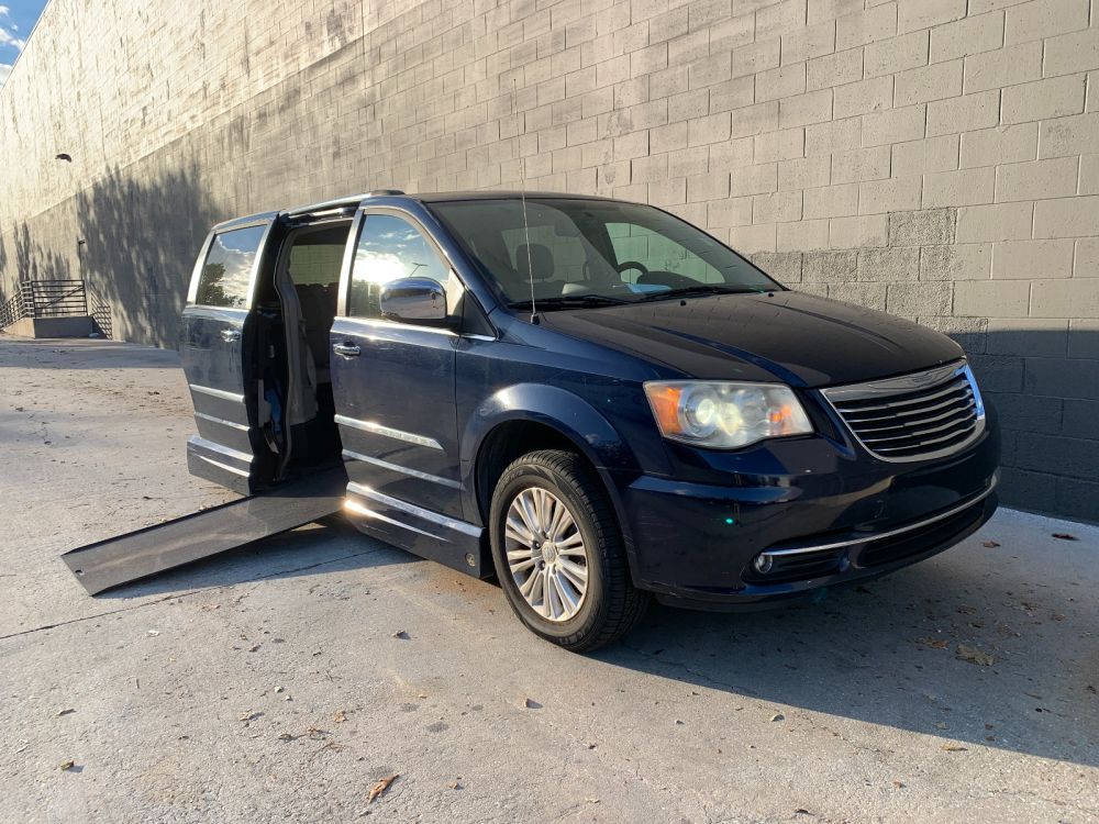 chrysler town & country 2013 2C4RC1GG5DR558140 image chrysler town & country 2013 2C4RC1GG5DR558140 image